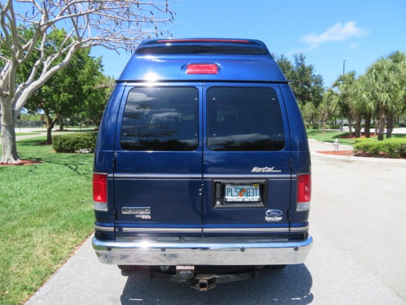 2011 Dark Blue /Gray Ford E-Series Wagon E-350 XLT Super Duty (1FBNE3BS4BD) with an 6.8L V10 SOHC 20V engine, located at 4301 Oak Circle #19, Boca Raton, FL, 33431, (954) 561-2499, 26.388861, -80.084038 - Photo #25
